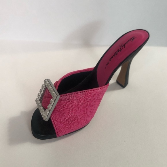 3 Miniature Collector Heels - Picture 12 of 14